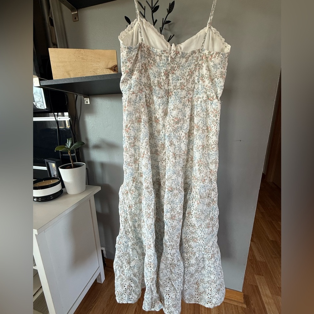 Francesca's Collections White Floral Maxi Dress - Picture 2 of 7